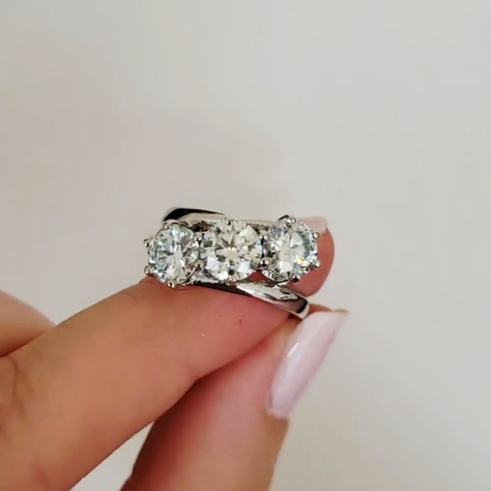 New 3ct Beautiful Moissanite Diamond Ring - Picture 7 of 10